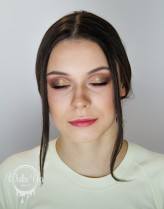 _wake_up__make_up_ Makijaż powiększający oczy.

*HAIR*MAKE-UP*PHOTO BY ME

IG:https://www.instagram.com/_wake_up__make_up_/?hl=pl