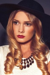 carolinelinka Model: Kasia Ostojska
MUA/Hair:  bye me / Karla_mua
Photographer : Emilia Brodzik Photography 