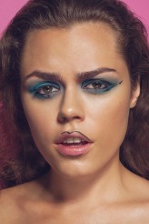 Nicole_Bialkowska                             modelka: Ola Miernik

makijaż: Dominika Bartocha

Ellements Magazine            