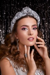 MakeupBlingRucinska Girl with Pearl