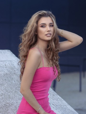 Modelka rogulaa