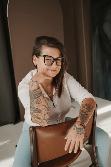 Modelka czytanie_noca96