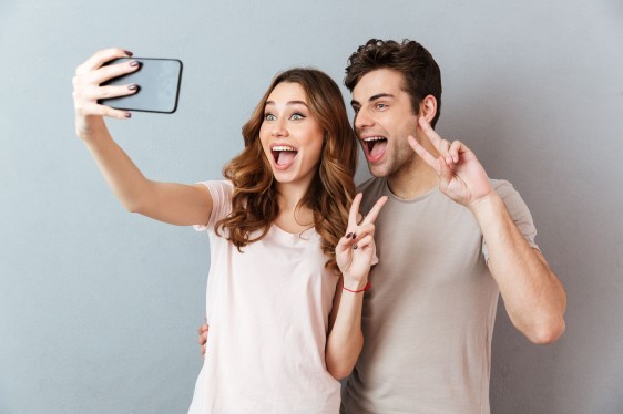 Dlaczego robimy selfie? Rodzaje autoportretów i ich historia