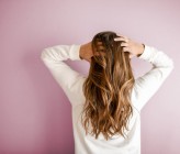 Włosy gładkie czy pełne objętości? Sprzęty do stylizacji na każdą okazję