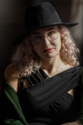 zerlin                             Lady in a hat            