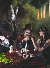 PannaSzatanna Halloween alice in drugsland
Ps. W sesji nie użyto prawdziwych narkotyków, są to pepsi, cukier puder i stare leki. Ponadto post nie jest formą promocji środków odurzających a wizją artystyczną autorów.