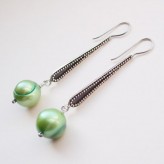 myosthis -zielone perły słodkowodne (12mm)
-srebro prób 925 i 930
Całość oksydowana i polerowana.
Długość z biglem: ok. 5,4cm