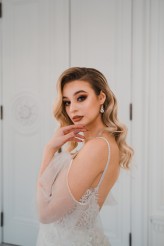 marcelina_saw Fot: Beshamel Weddings
Sukienka Karolina Seeger
MUA Karolina Witasik
Włosy Anna Gandzii