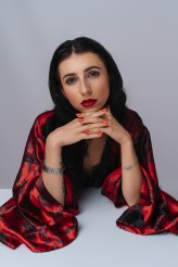 claudia_twister                             #sercewobiektywie #portret #chińskistyl #modelka #czarnewłosy #czerwona #szlafrok #kimono            