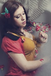 kyriellenmaluje FOTO: Lena Sabała
MODELKA: Adrianna Żarnowiecka

Kwiatek we włosach mojego autorstwa
