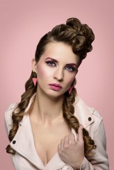 noelii Make-Up Trendy 1/2018

Makijaż: Bonita Studio Makeup & Beauty Anna Cyroń

Fryzura: Studio Urody Zamkowa 4

Fot.: Paulina Gajda

Retusz: Olga Gorbachenko