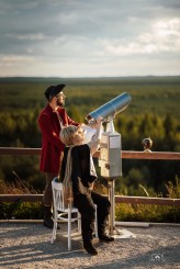 Fanzlohvonobzyldz "Little Prince" - część 7
Planeta 330 - Mały Książe i Geograf
Modelka Baśka Wilczyńska
 Ig @You_want_it_darker_

Fot: Marcin Boruta