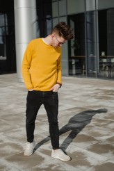 Horni                             Yellow jumper!            