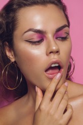 Nicole_Bialkowska modelka: Ola Miernik
makijaż: Dominika Bartocha
Ellements Magazine