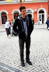 www_mewa-tv_pl WROCŁAW - STREET FASHION - PIOTR ZIEMANN

Jego hobby to DJing.

Studiuje grafikę.

Mieszka w Wejherowie.

Spotkany przez patrol ,,FULL MOON FASHION