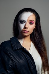 gabii5 Sesja dla Artystycznej Alternatywy
Makeup: Kinga Koszela
Fot: Emil Kołodziej
Inspiracja: Pablo Picasso-  "Dziewczyna przed lustrem" 