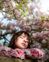 rbudzowski Alicja wśród kwiatów magnolii