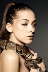 natalia_gicala                             Makeup: Natalia Gicala 

Modelka: Anetta Hubrich

Fotograf: Emil Kołodziej

Wąż: Snake House 

Produkcja: Artystyczna Alternatywa            