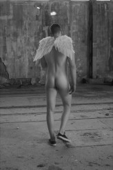 duzy_Ksiaze_FOTO uciekający anioł ... zbuntowany anioł??? ... Adrian i zdjęcia w cegielni w Słonicach k/Choszczna ... 9.07.2022