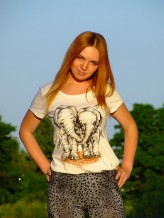 AgnieszkaNaOpak Ręcznie malowana koszulka z wzorem słoni. 