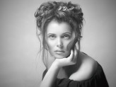 Catle modelka: Karolina
Makeup i stylizacja  przygotowana na potrzeby analogowej fotografii czarno białej.