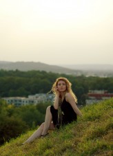 Horizon #portret #portrait #woman #model #photoshoot #sesjazdjeciowa #photo #plener #nature #curlyhair