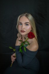 Piotr937 Miejsce: Studio-Atelier, Rozbórz, 2025
Pracownia fotografii studyjnej - własna. Scenografie i ustawienia autorskie.
Modelka:: Karina, IG: @k.czerniecka
Osoby zainteresowane podobnymi sesjami zapraszam do kontaktu – IG: @haditpk

