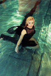 suzaku modelka Magdalena Pięta
mua Olga Wardawa
suknia www.devu.com.pl
sesja basen Neptun