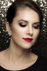 LipLady klasyczna wersja makijażu glamour

photo: Kamil A. Krajewski
model: Patrycja Florczak