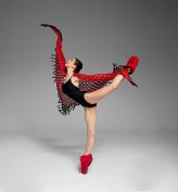 bozwaw Co robią baleriny kiedy nie tańczą ? 
Przepiękne rzeczy na szydełku i na drutach na przykład :)
Czapkę, szalik i rękawiczki wykonała tancerka Aneta Zbrzeźniak :) 
Zajrzyjcie koniecznie na jej fanpage :) możecie również coś ślicznego