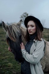 trzepot fot. Lucy Połomska
mua: Adela Kaźmierkiewicz
Trójkąt - plenery fotograficzne