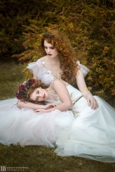 DS-foto Modelki: Ruta Wiszniewska, Michalina Cysarz Fotomodelka
Mua: Aleksandra Walczak Makeup Artist 
Dress: Salonik Freya 
Wreath: Lola White 
Plener z Dream on - Plenery Fotograficzne