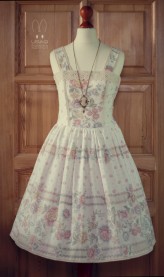 usagifashion                             Sweet White Meadow JSK Dress
Bawełniana sukienka, z tył wiązanie gorsetowe
rozmiar xs
Tylko jeden egzemplarz            