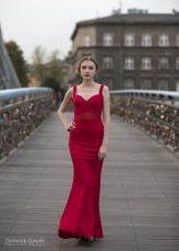 Dominik_Gawlik_Photography Sandra w klasycznej czerwonej sukni.