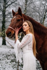 KKateWiS Sesja zdjęciowa w plenerze
Makijaż: Katarzyna Karpała Wizaż i Stylizacja
Zdjęcia: Magdalena Tarach Fotografia
Modelka: Klaudia Magdalena Dziaduch
Sukienka: meLove