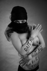aharai_photography Prawa kobiet a szarijat. 
Sesja inspirowana artykułami:
http://www.racjonalista.pl/kk.php/s,2150

http://infidelsarecool.com/2008/01/top-10-quran-quotes-every-woman-must-see/

http://muslimrapewave.wordpress.com/what-did-muhammed-say-about-rap
