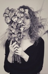 Horizon #b&w #portret #portrait #polishwoman #blackdress #deadflowers #face #vintage #curlyhair