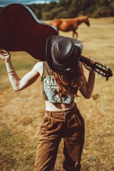 LukaBajone Western style z Genna w New Forest w Anglii. Mieliśmy dużo szczęścia i co chwilę towarzyszyły nam dzikie konie 