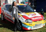 Easyraiders Modelka Makity przy rajdowym clio