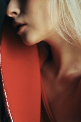 amizarova                             fotograf: @portretyibalety 
modelka: @amizarova 
projektanci: @tsunamifashiondesign @ps.fashion.design 
studio: @kolor_studio_fotograficzne            