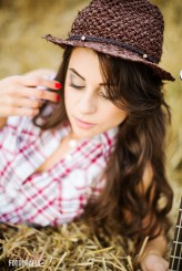 DominikaMika Sesja stylizowana na cowgirl
make up Moaa
stylizacja własna