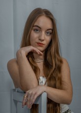 Piotr937 Miejsce: Studio-Atelier, Rozbórz, 2025
Pracownia fotografii studyjnej - własna. Scenografie i ustawienia autorskie.
Modelka:  Iza D.
Osoby zainteresowane podobnymi sesjami zapraszam do kontaktu – IG: @haditpk
