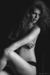 jot_te Modelka : Beata Binek
Foto: Tomasz Juchniewicz Fotografia