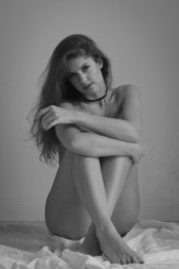 Retuszysta Więcej:

https://www.instagram.com/retuszysta