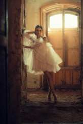 Jasta_w by Maxime Tuczapski 
@maks__photography 

Meup: Adrianna Zubel
Dress Olivia Jankowska
@makeup_adrianna 
@oliwiajankowska.official