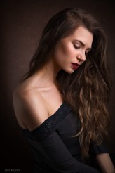 davew Portrait of pretty Angelika on brown background