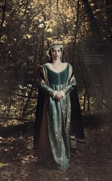 avantgarde-design                             The Queen
photographer - Yuriy Iliuhin
accessories (necklace + crown)/model - Kseniya Arhangelova
muah - Elena Iliuhina
dress (XV ct.) - Oleg Kravchuk            