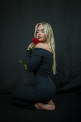 Piotr937 Miejsce: Studio-Atelier, Rozbórz, 2025
Pracownia fotografii studyjnej - własna. Scenografie i ustawienia autorskie.
Modelka:: Karina, IG: @k.czerniecka
Osoby zainteresowane podobnymi sesjami zapraszam do kontaktu – IG: @haditpk

