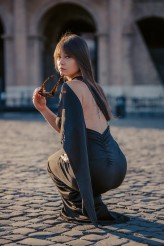Piotr937 Golden Hour Art Photosession
Miejsce: Rzym, Włochy, 2025
Forum Romanum/Coloseum 
Modelka: Patrecja K..
Na moim instagramie znajdziesz wiele filmików z realizacji różnych sesji.
