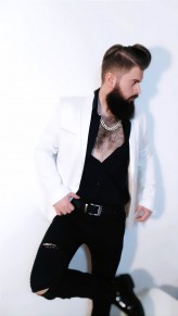mr_beardyman #brodacz #brodaczepl #broda #beardyman #elegant #glamour #blackandwhite #bw #sexy #hairy #hairychest